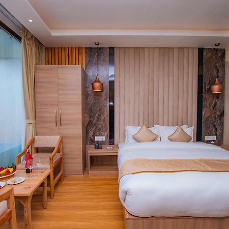Temple Himalaya Hotel & Spa Pokhara Dış mekan fotoğraf