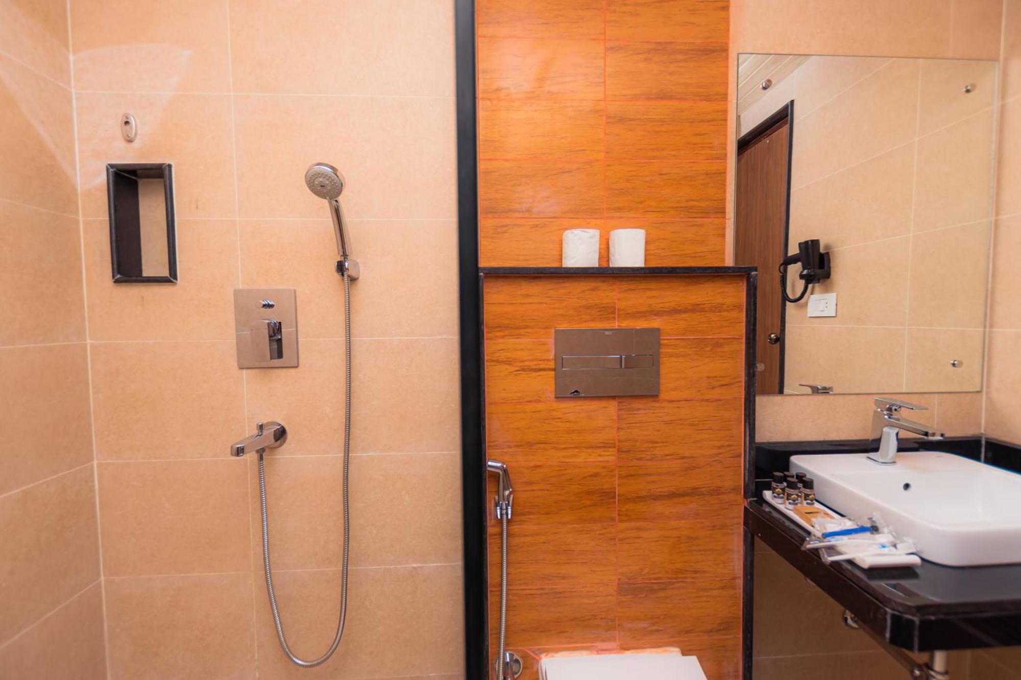 Temple Himalaya Hotel & Spa Pokhara Dış mekan fotoğraf