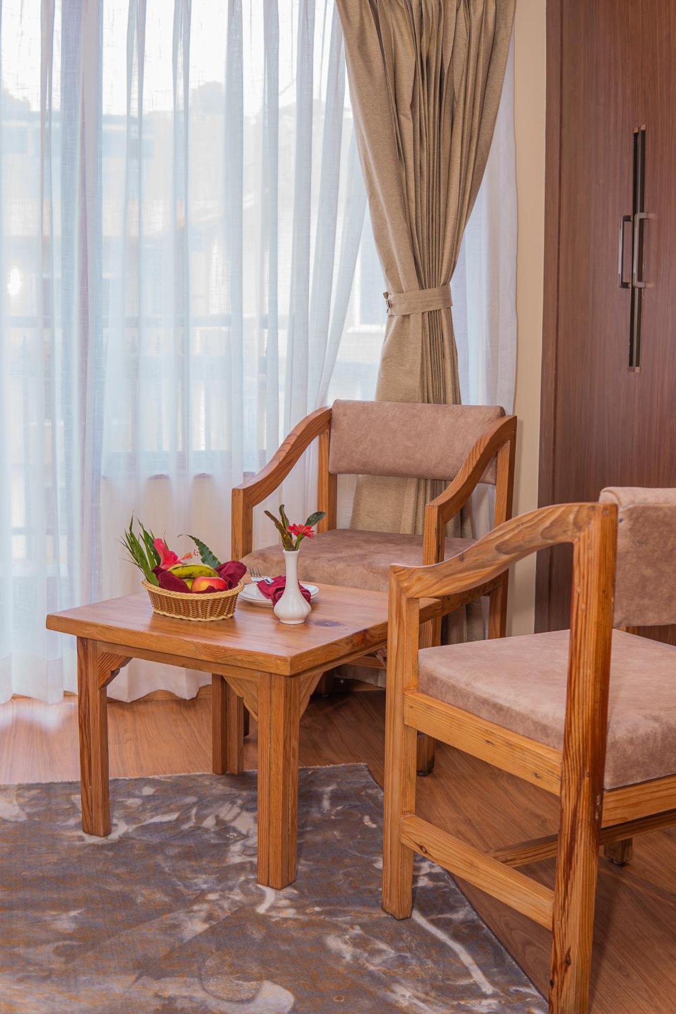 Temple Himalaya Hotel & Spa Pokhara Dış mekan fotoğraf