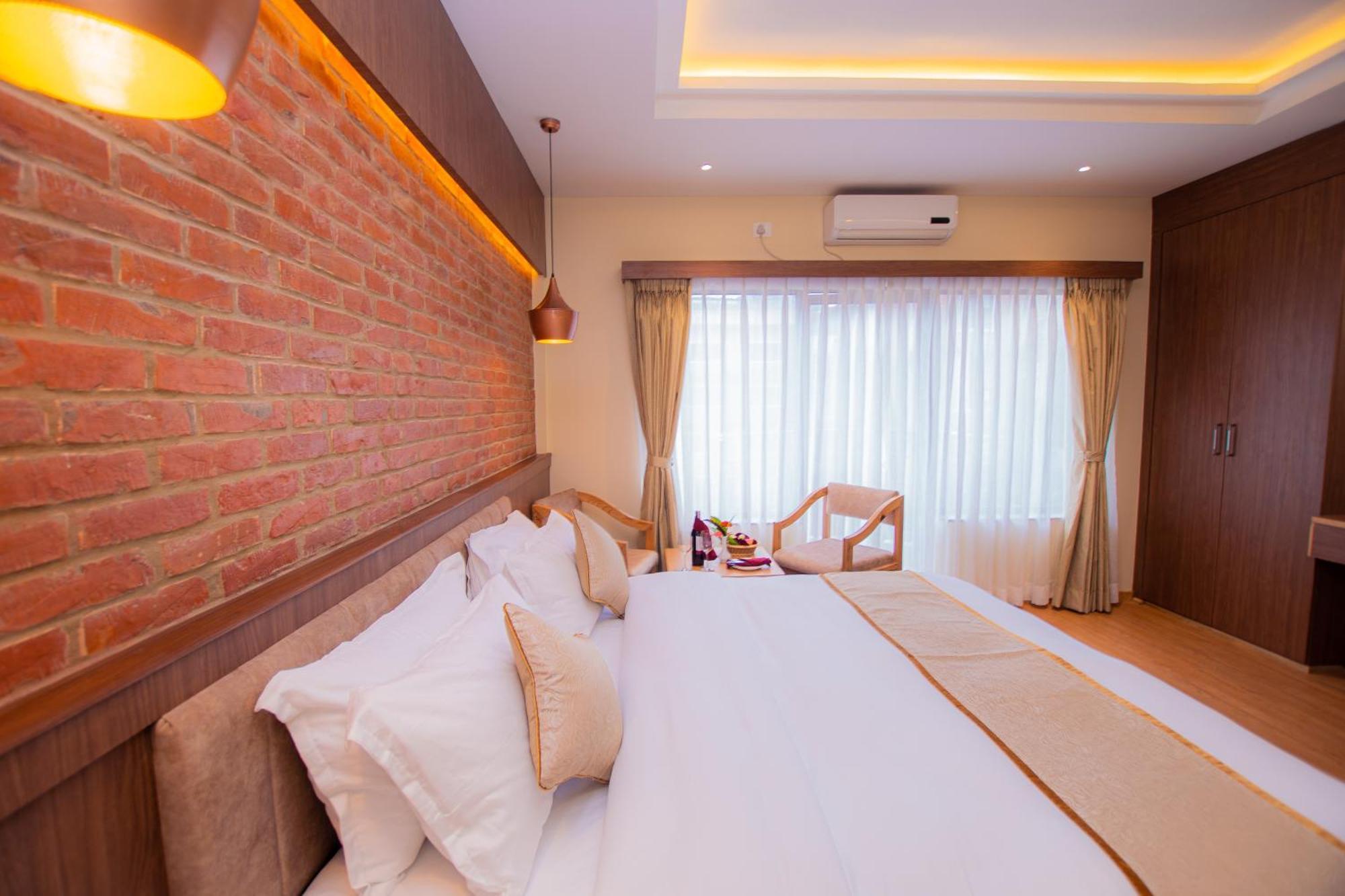 Temple Himalaya Hotel & Spa Pokhara Dış mekan fotoğraf