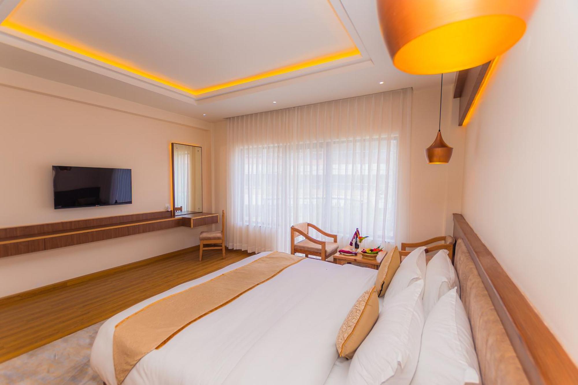 Temple Himalaya Hotel & Spa Pokhara Dış mekan fotoğraf