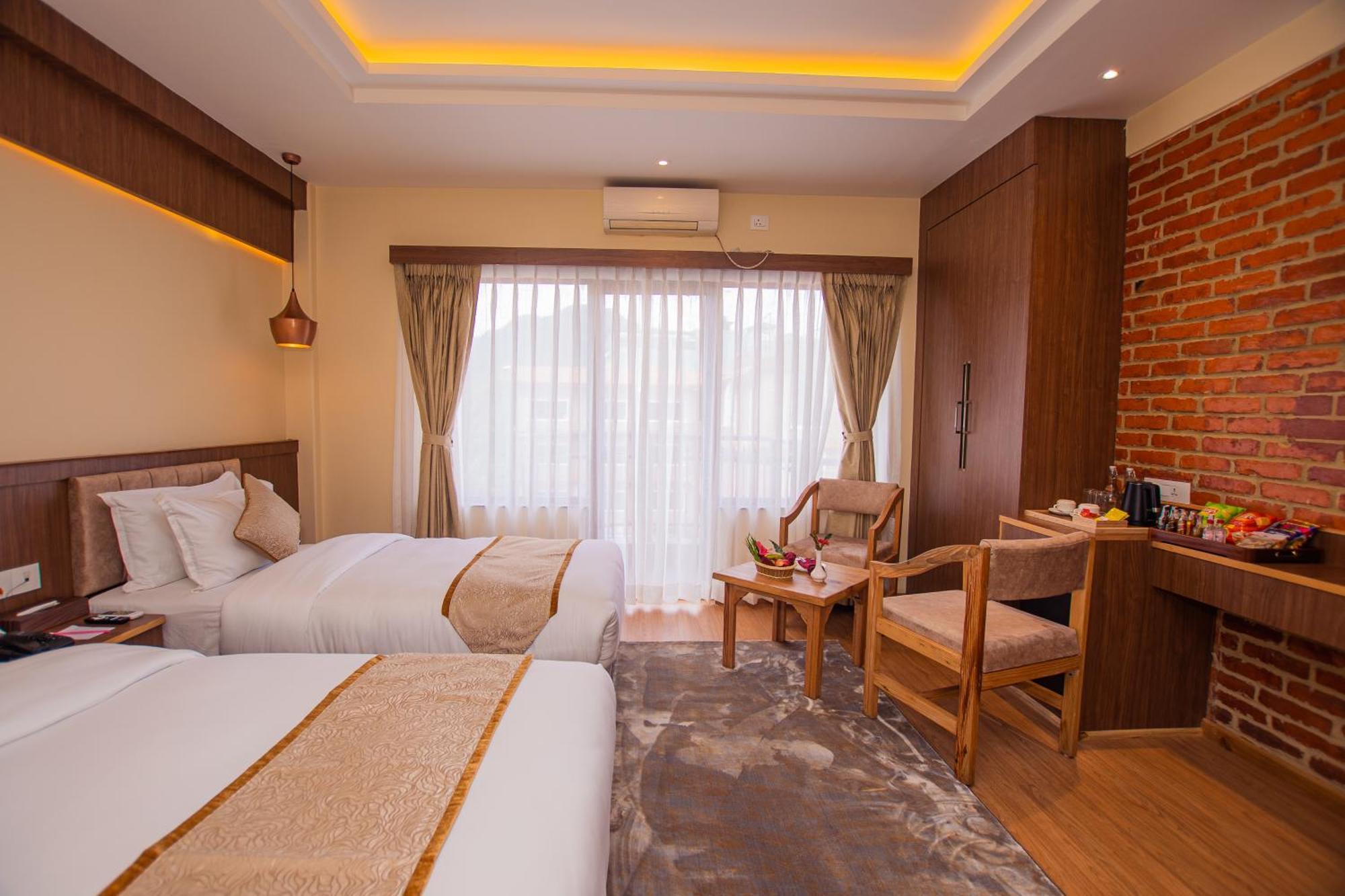 Temple Himalaya Hotel & Spa Pokhara Dış mekan fotoğraf
