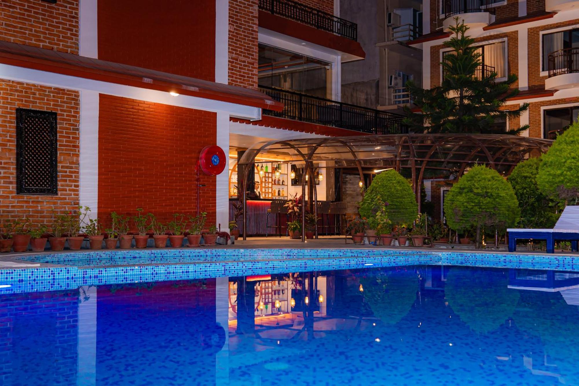 Temple Himalaya Hotel & Spa Pokhara Dış mekan fotoğraf