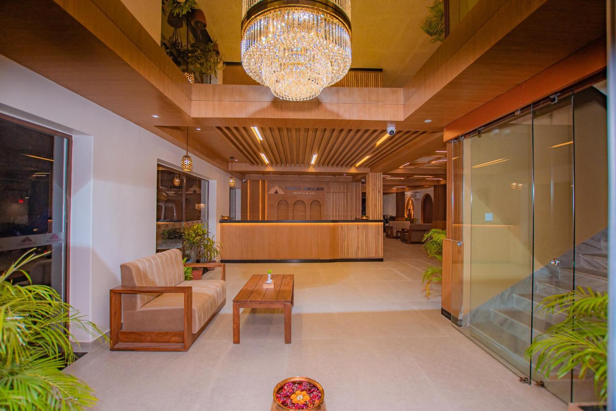 Temple Himalaya Hotel & Spa Pokhara Dış mekan fotoğraf