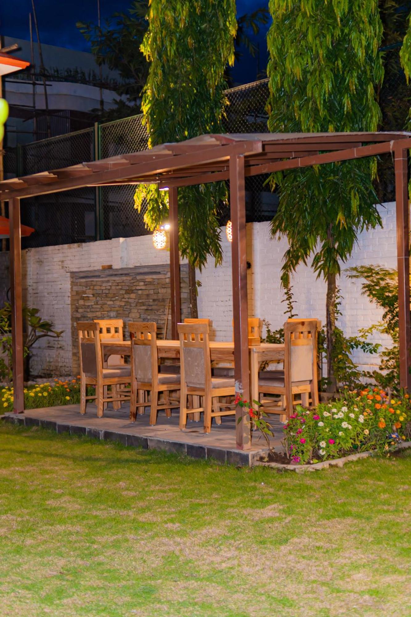 Temple Himalaya Hotel & Spa Pokhara Dış mekan fotoğraf