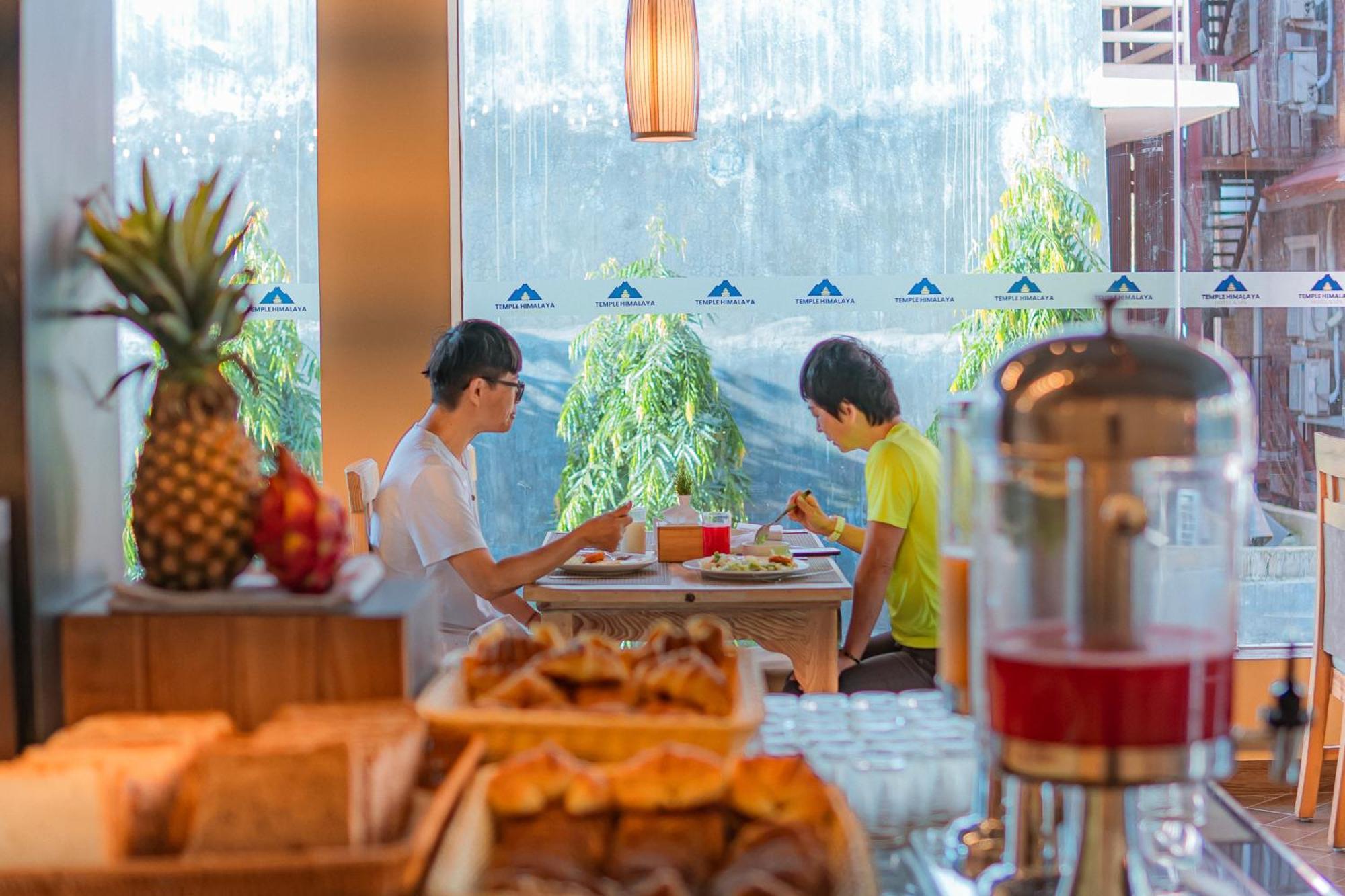 Temple Himalaya Hotel & Spa Pokhara Dış mekan fotoğraf