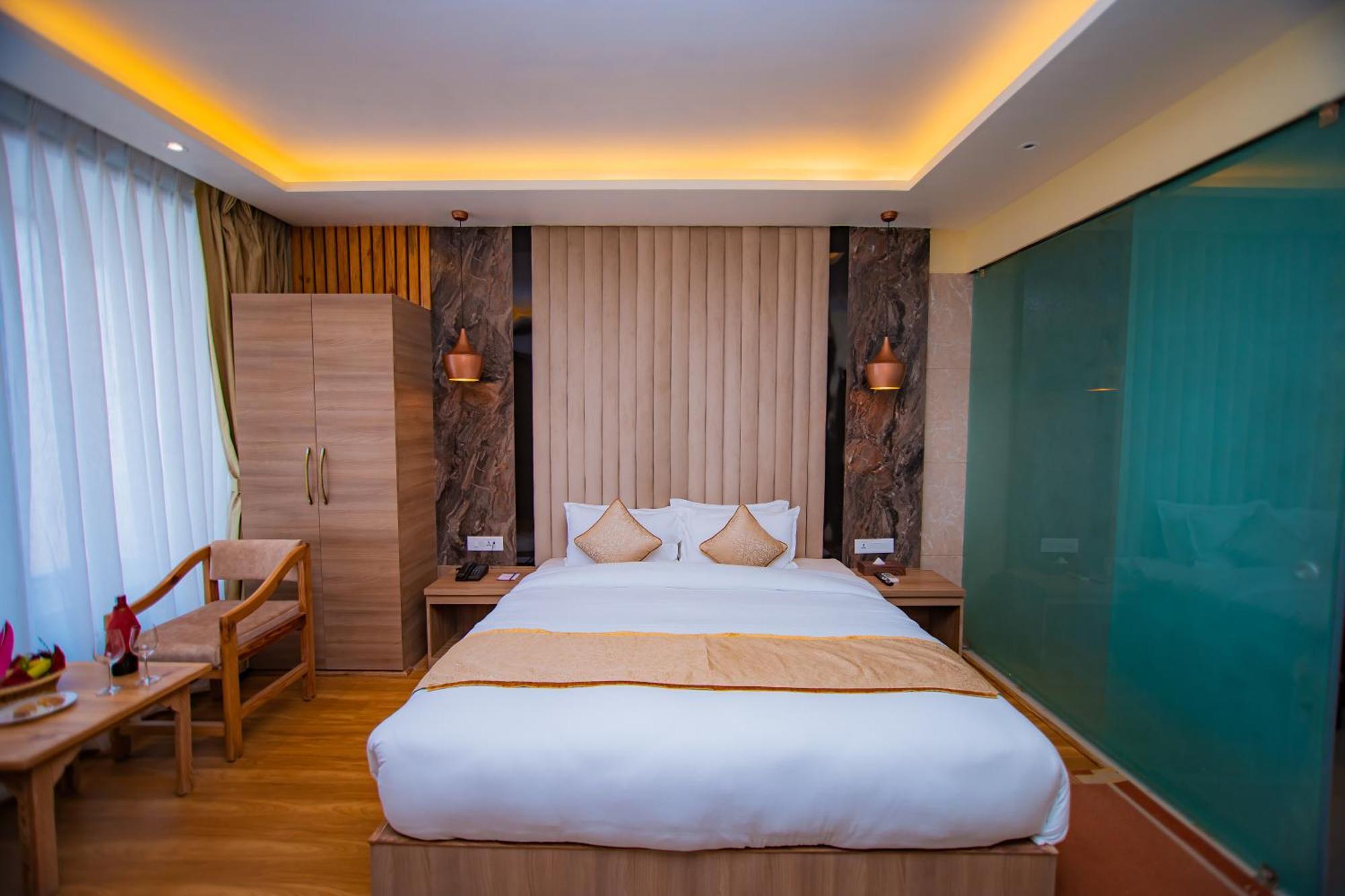 Temple Himalaya Hotel & Spa Pokhara Dış mekan fotoğraf