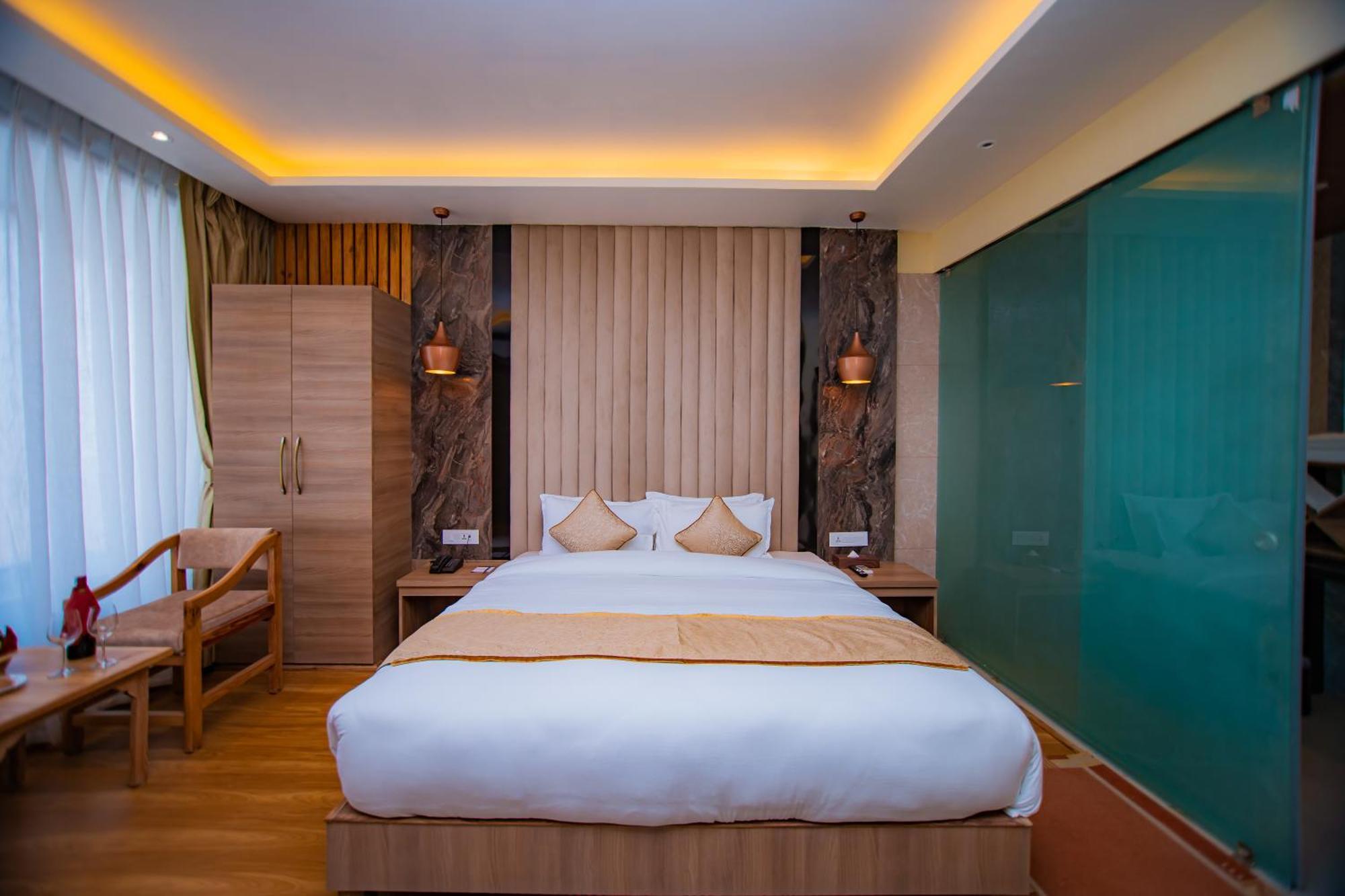 Temple Himalaya Hotel & Spa Pokhara Dış mekan fotoğraf