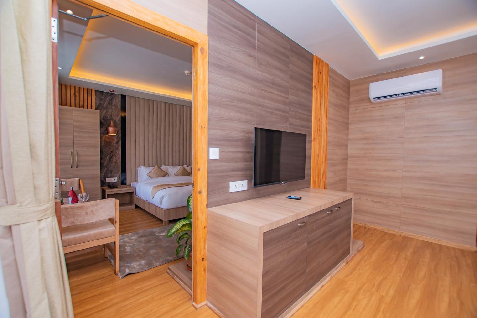 Temple Himalaya Hotel & Spa Pokhara Dış mekan fotoğraf