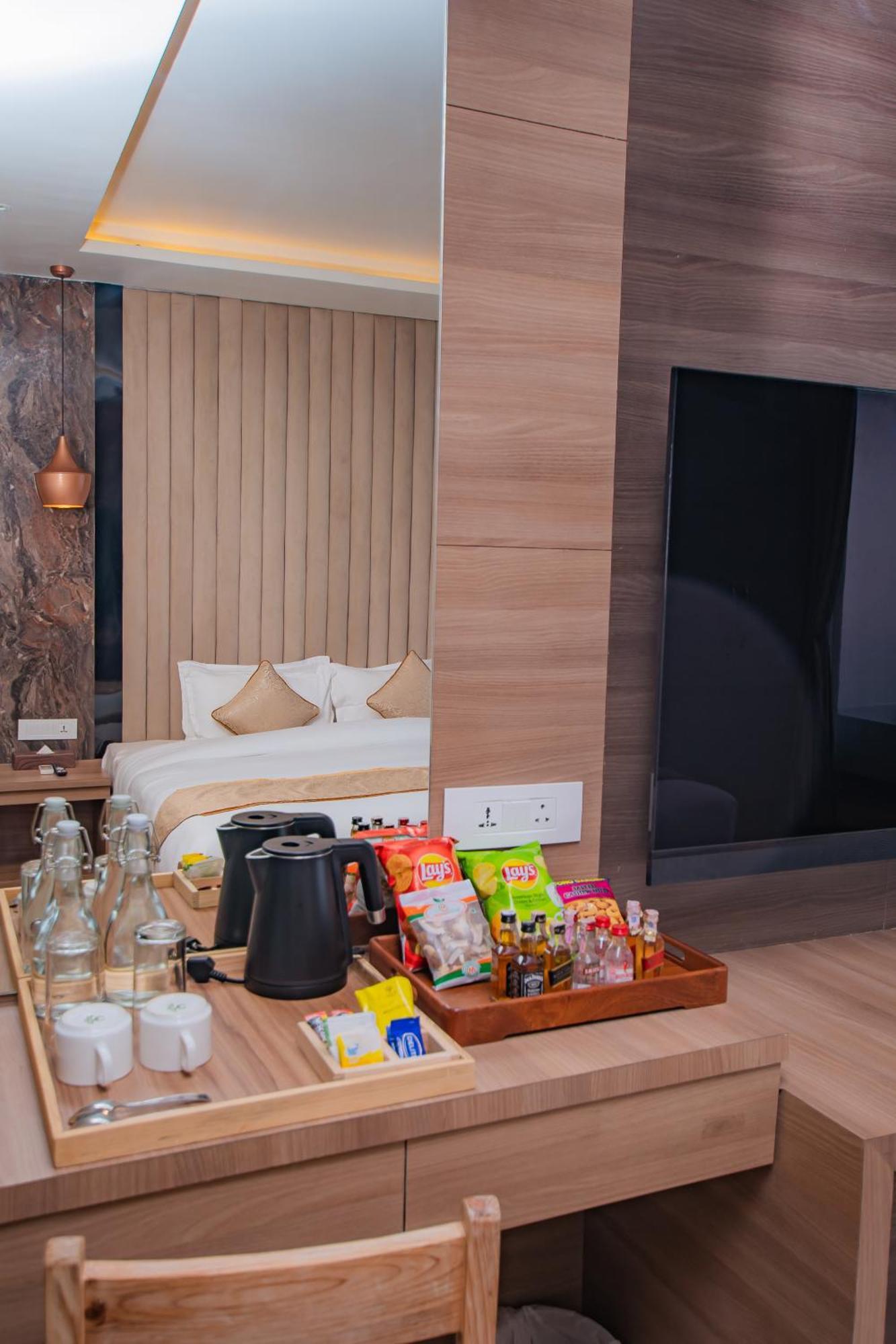 Temple Himalaya Hotel & Spa Pokhara Dış mekan fotoğraf