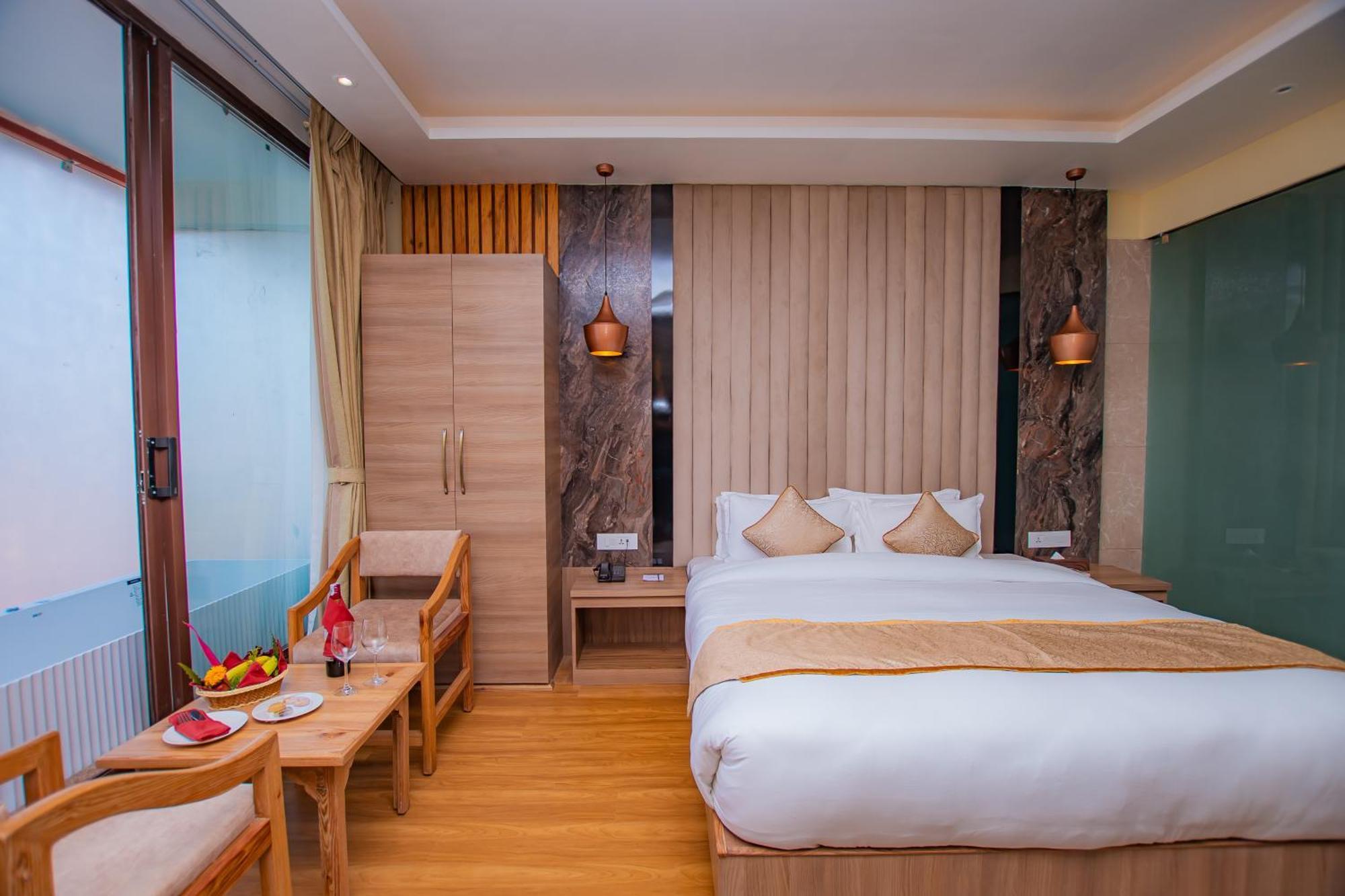 Temple Himalaya Hotel & Spa Pokhara Dış mekan fotoğraf