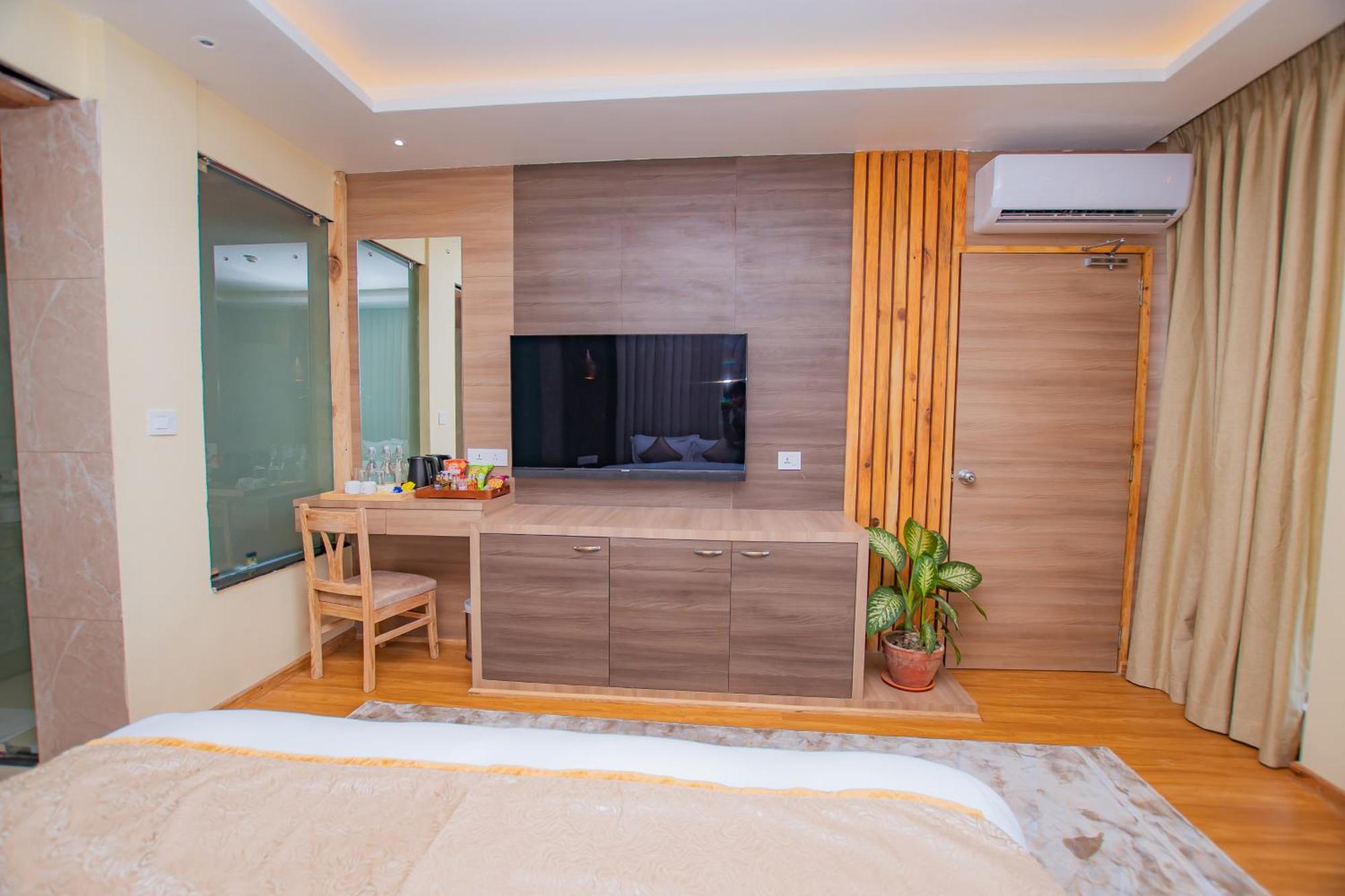 Temple Himalaya Hotel & Spa Pokhara Dış mekan fotoğraf