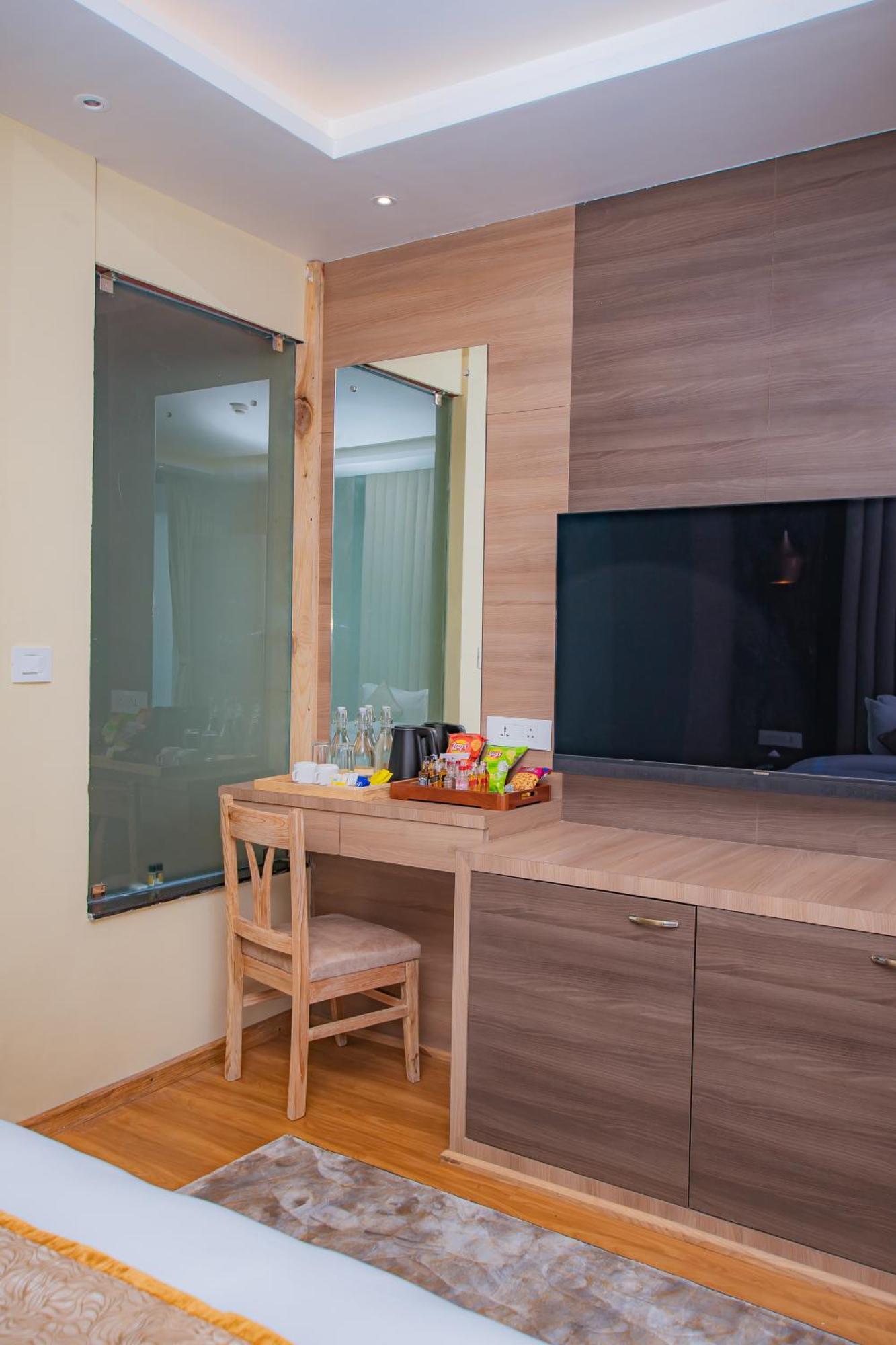 Temple Himalaya Hotel & Spa Pokhara Dış mekan fotoğraf