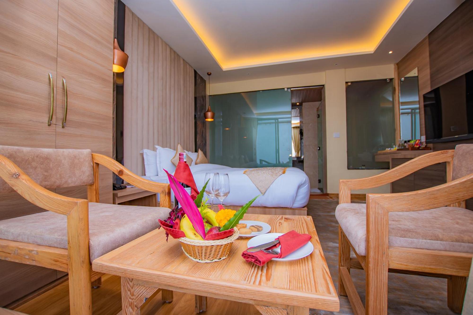Temple Himalaya Hotel & Spa Pokhara Dış mekan fotoğraf