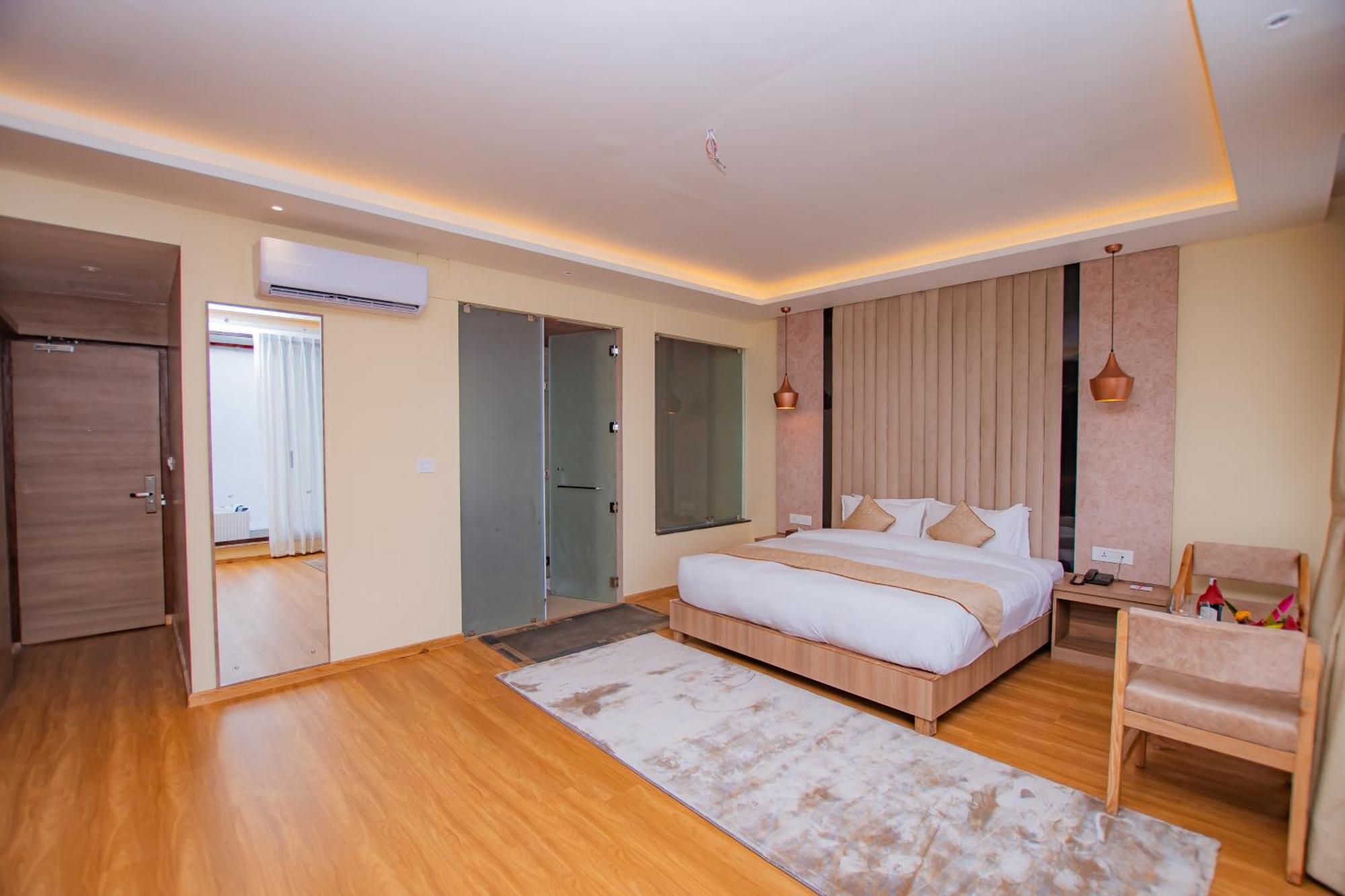 Temple Himalaya Hotel & Spa Pokhara Dış mekan fotoğraf