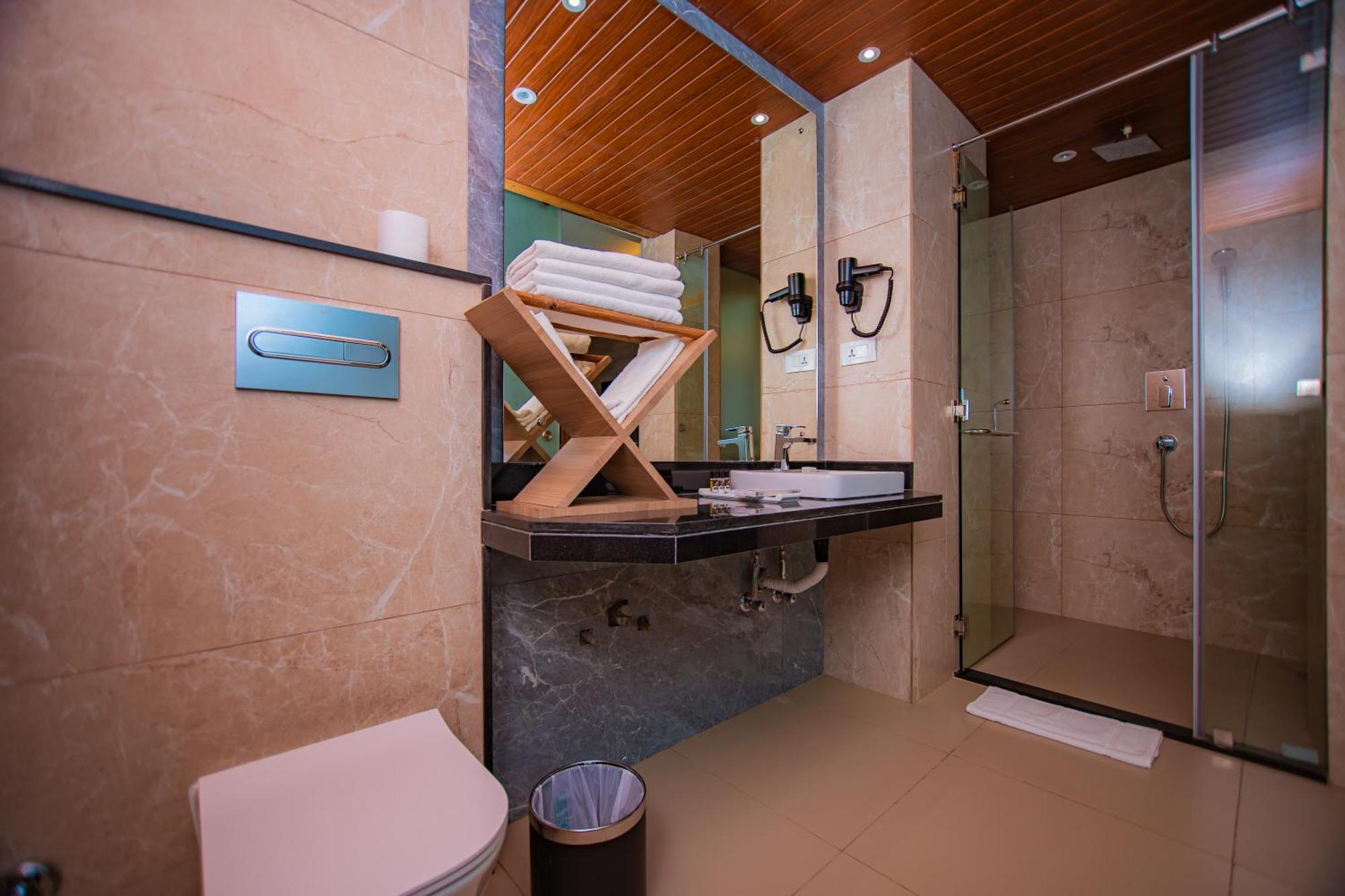 Temple Himalaya Hotel & Spa Pokhara Dış mekan fotoğraf