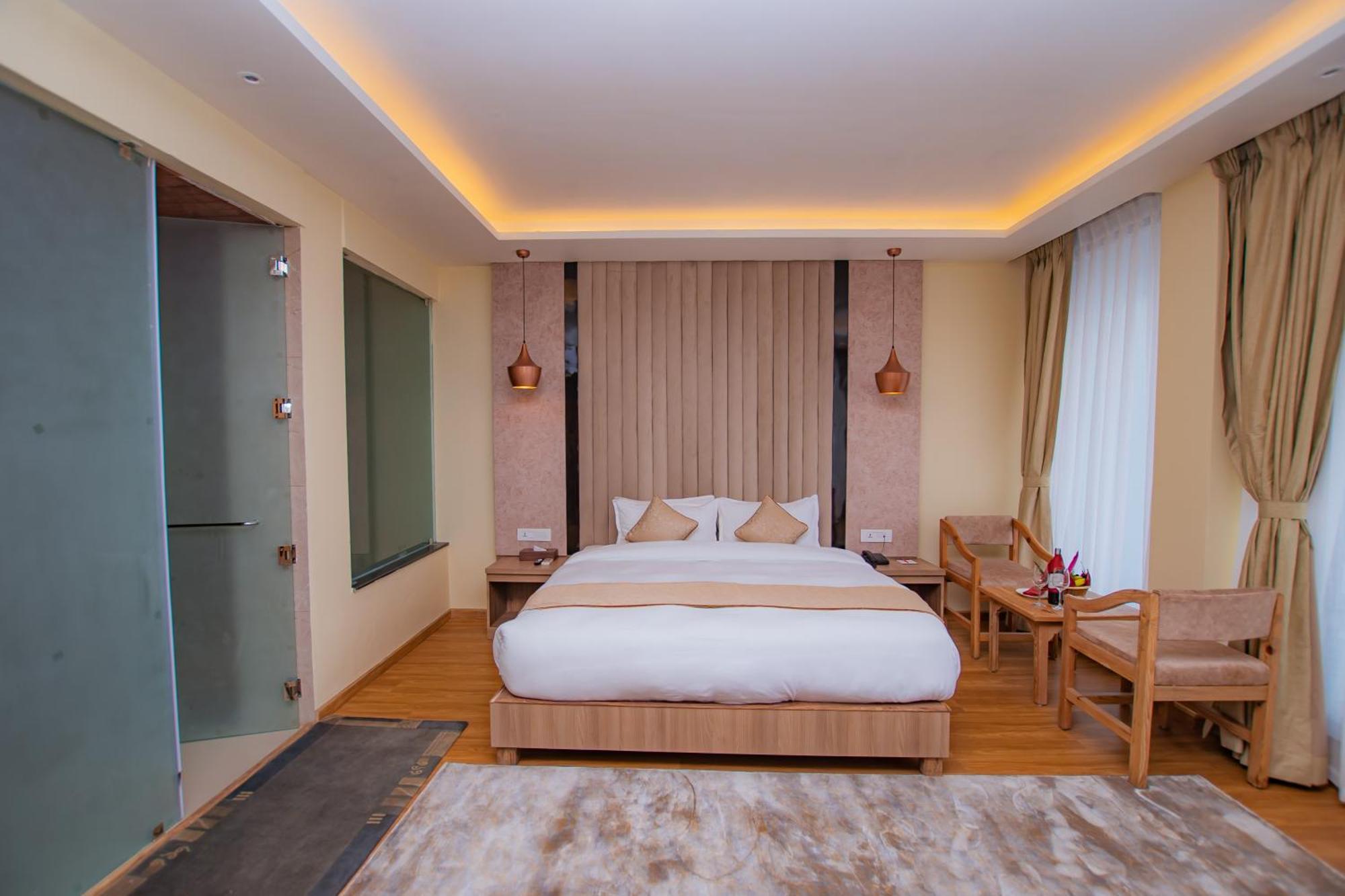 Temple Himalaya Hotel & Spa Pokhara Dış mekan fotoğraf
