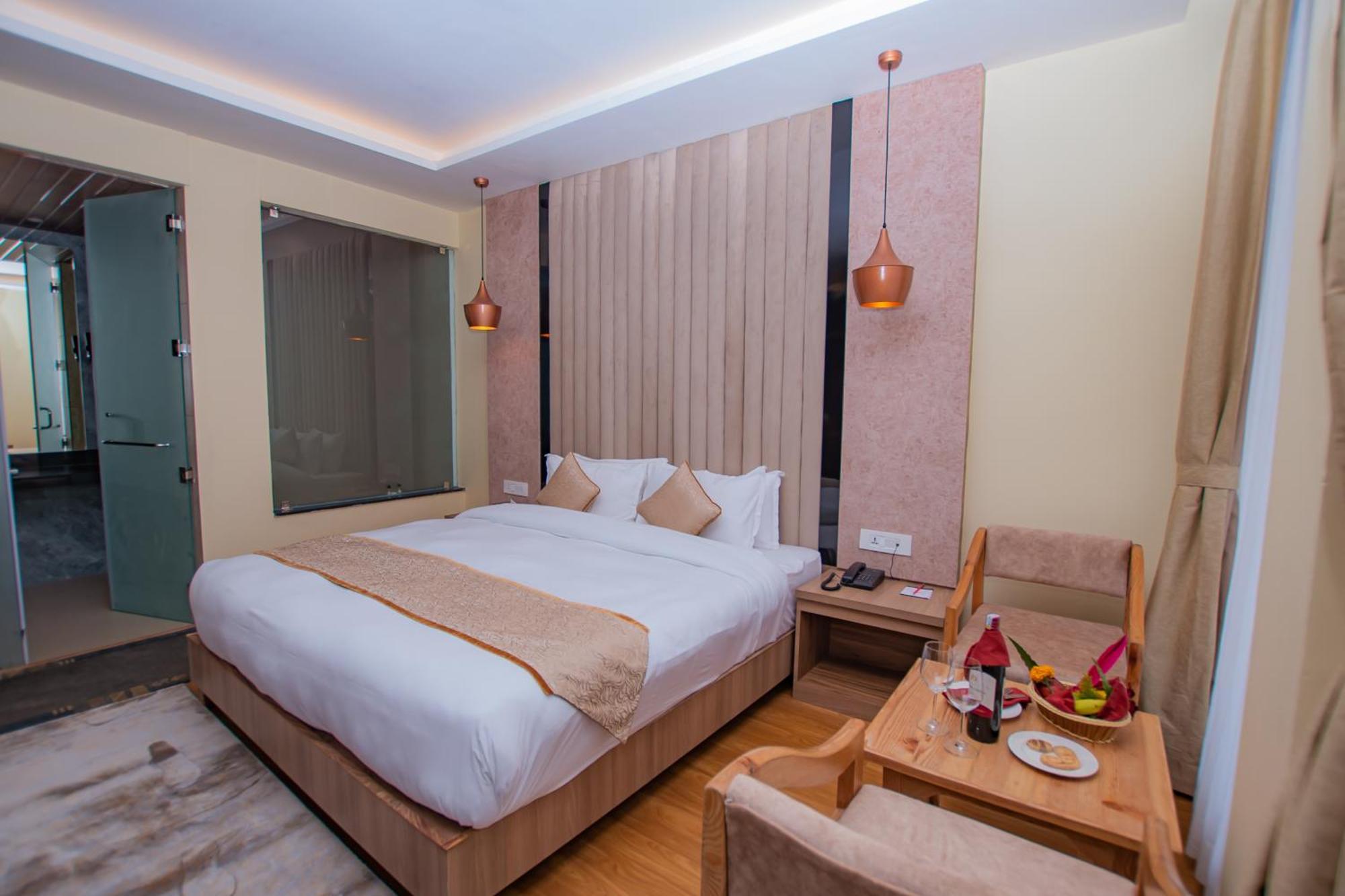 Temple Himalaya Hotel & Spa Pokhara Dış mekan fotoğraf
