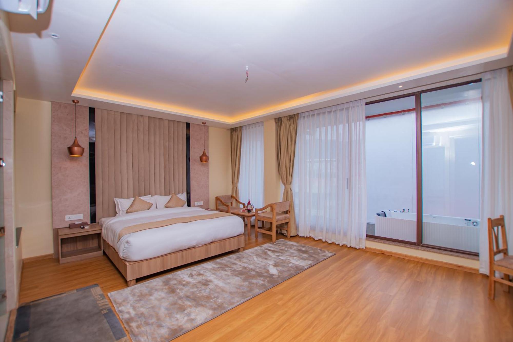 Temple Himalaya Hotel & Spa Pokhara Dış mekan fotoğraf