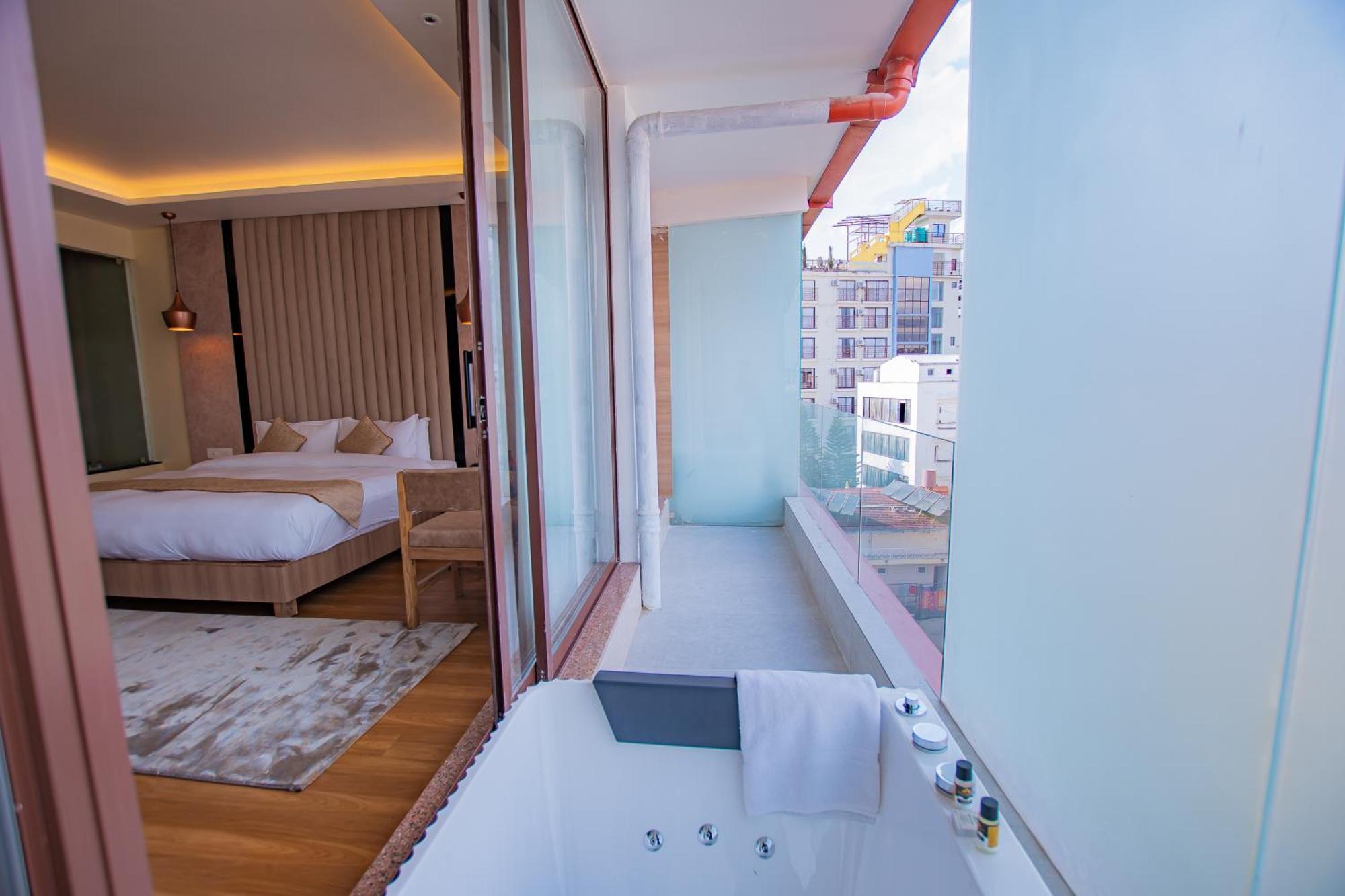 Temple Himalaya Hotel & Spa Pokhara Dış mekan fotoğraf